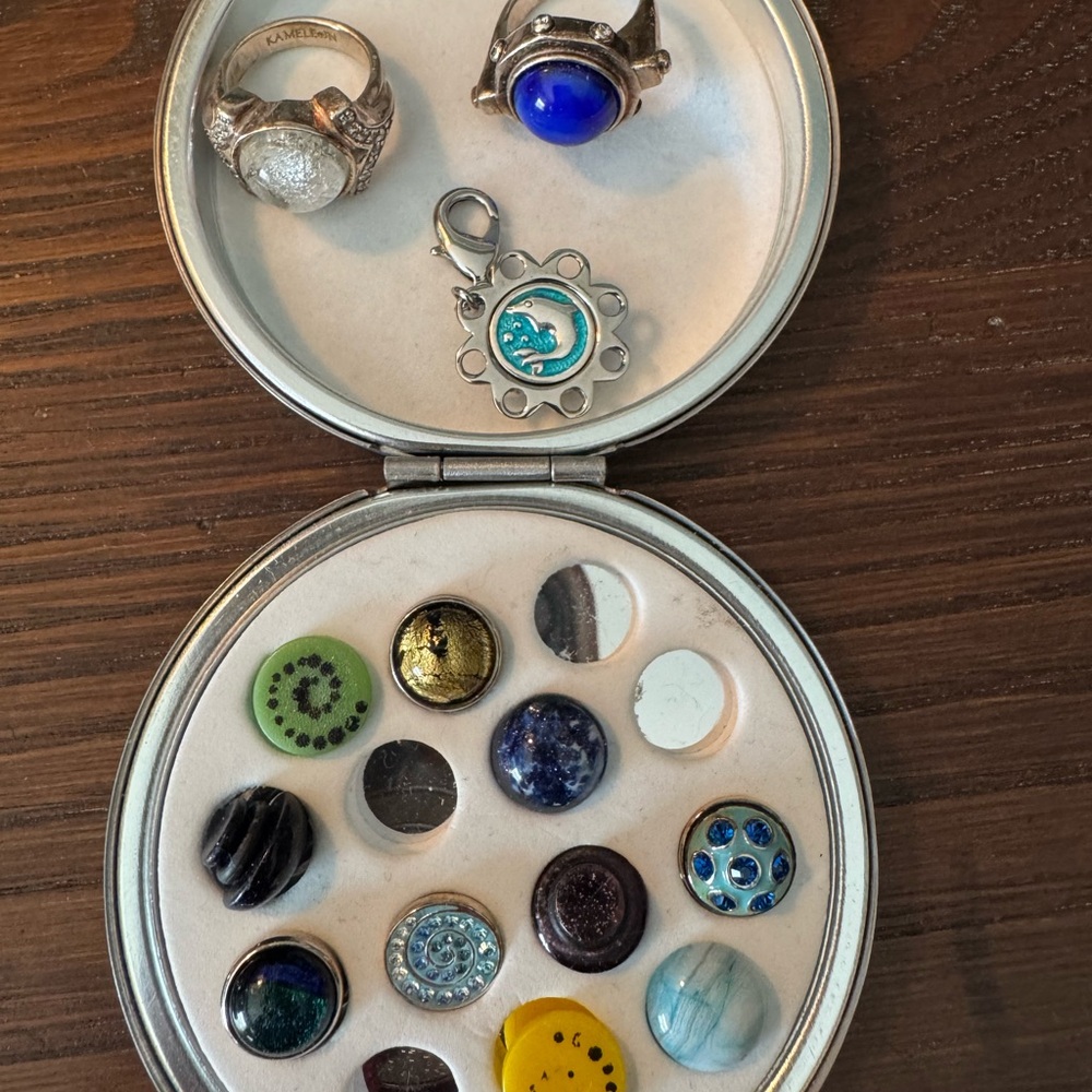 Kameleon Jewel Pop Rings, Charm and Interchangeable Pop Stones with Case